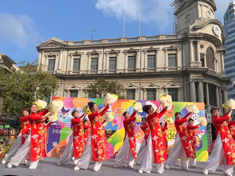 El espectáculo "Hello Vietnam" en el desfile (Fuente: VNA)