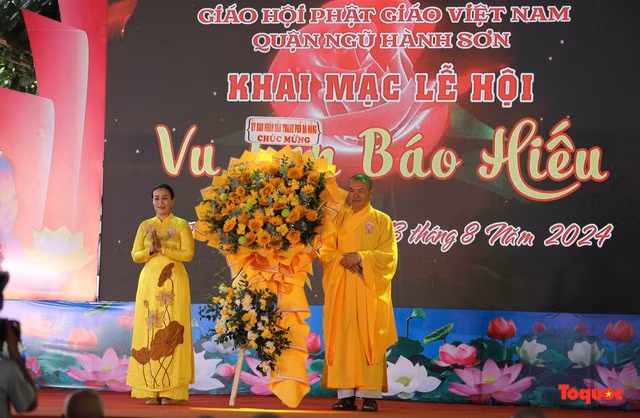 La vicepresidenta del Comité Popular de Da Nang Nguyen Thi Anh Thi asiste al acto inaugural.