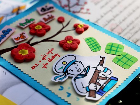 Cartas de estudiantes trasladan amor a Truong Sa de Vietnam