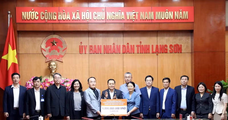 La Asociación Internacional de Voluntarios Daejin (DIVA) de Corea del Sur donó unos 40 mil dólares en efectivo al gobierno de la provincia norvietnamita de Lang Son para apoyar a 15 familias afectadas por el tifón Yagi (Fuente:VNA)