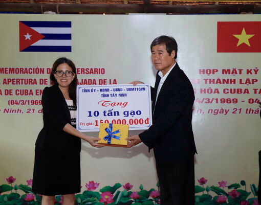 ay Ninh dona 10 toneladas de arroz al pueblo cubano.