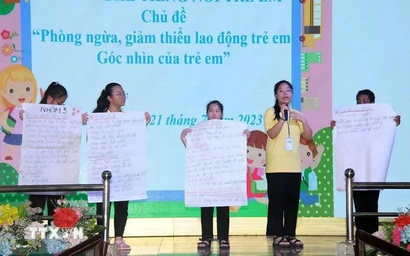 Niños en circunstancias difíciles participan en un foro para escuchar las voces de los niños con el tema "Prevenir y minimizar el trabajo infantil" (Foto: VNA)