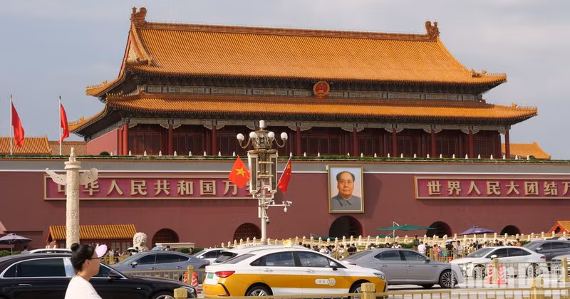 Capital china decorada para dar bienvenida al máximo dirigente de Vietnam