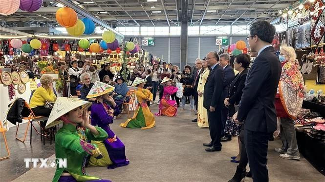Un espectáculo de Vietnam en la feria de París (Foto: VNA)