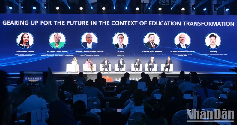 Foro sobre el papel de ICT en la promoción de la transformación digital en la educación.