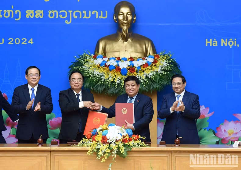 Dos permieres presencian la firma del acta de la 46 Reunión del Comité Intergubernamental sobre la cooperación bilateral.