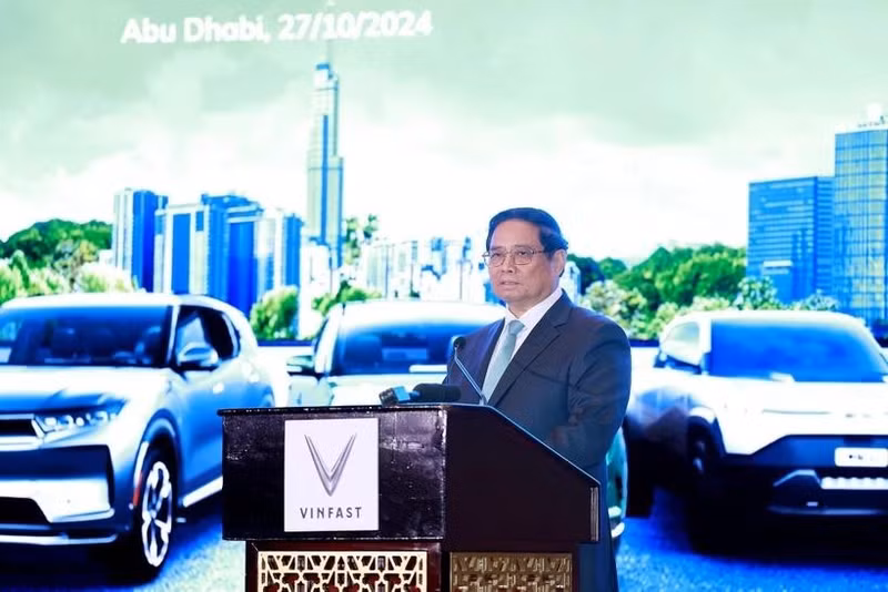 El primer ministro de Vietnam, Pham Minh Chinh, habla en la ceremonia de lanzamiento de los vehículos Vinfast. (Foto: VNA)