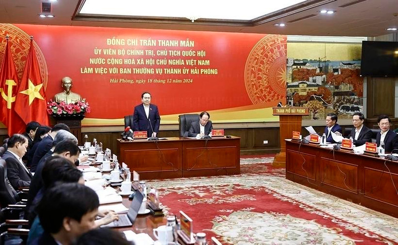 El presidente de la Asamblea Nacional, Tran Thanh Man, se reúne con el Buró Ejecutivo del Comité partidista de la ciudad de Hai Phong. (Foto: VNA)