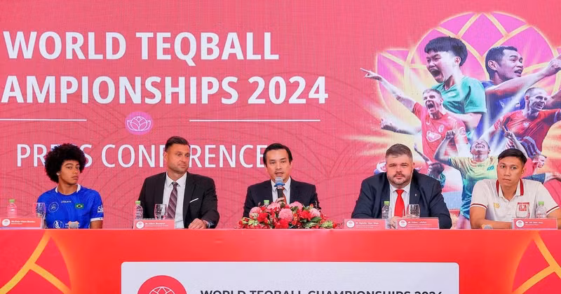 El comité organizador del evento informan a los medios de comunicación durante la conferencia de prensa. (Fuente: VNA)