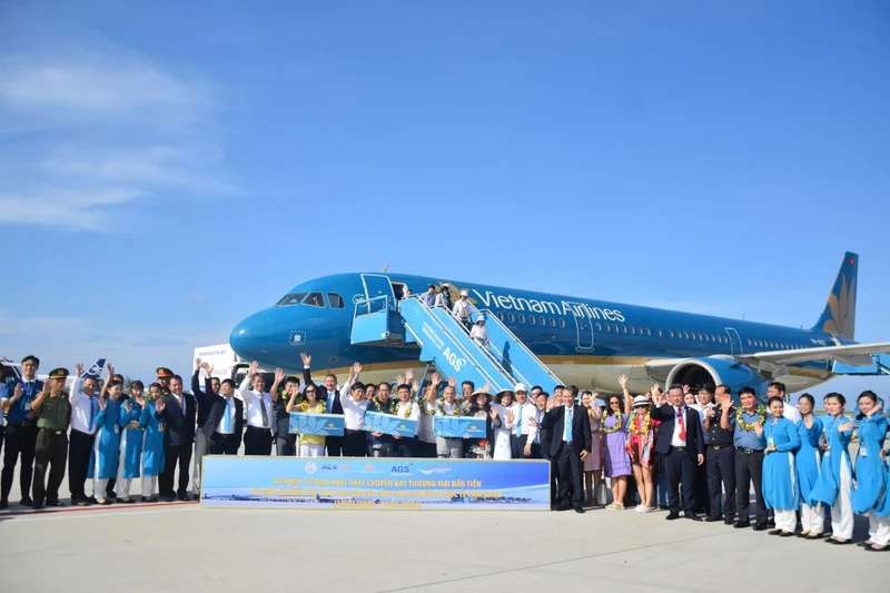 Acto por el 20 aniversario del primer vuelo comercial al Aeropuerto Internacional de Cam Ranh. 