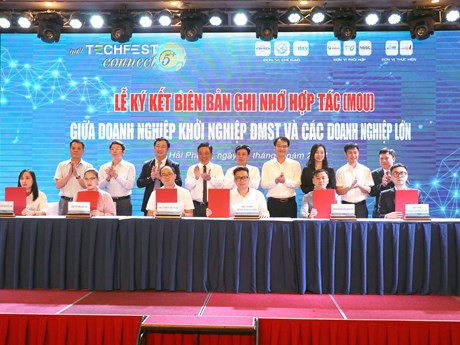 En el acto de firma de acuerdo de cooperación (Fuente:VNA)
