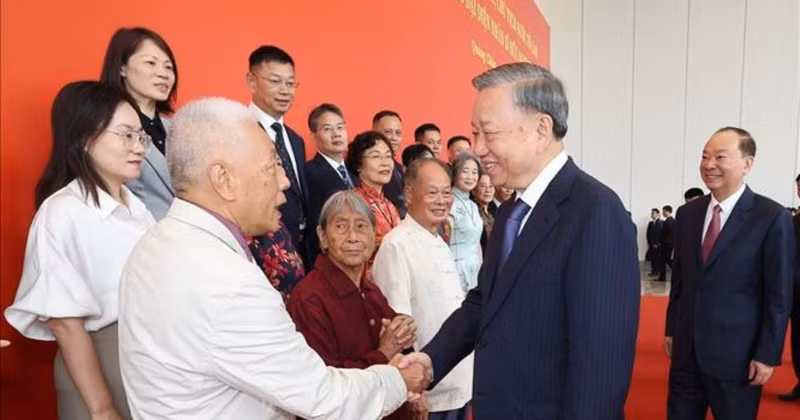 [Foto] Líder vietnamita se reúne con personas chinas que contribuyen a amistad entre ambos países
