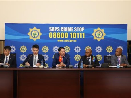 En la sesión de trabajo entre la delegación vietnamita y el Ministerio de Policía de Sudáfrica (Fuente: VNA) 