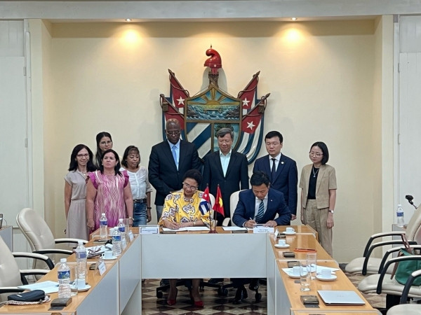 Vietnam y Cuba intensifican cooperación en educación