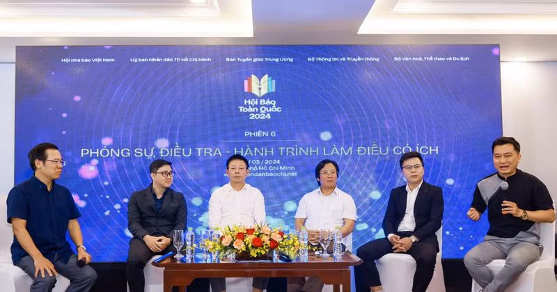 [Foto] Sesión de debate: Reportaje de investigación y viaje de hacer cosas útiles para la sociedad