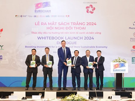 La Cámara Europea de Comercio en Vietnam (EuroCham) lanzó la 15ª edición anual del Libro Blanco (Fuente: doanhnghiepkinhtexanh.vn)