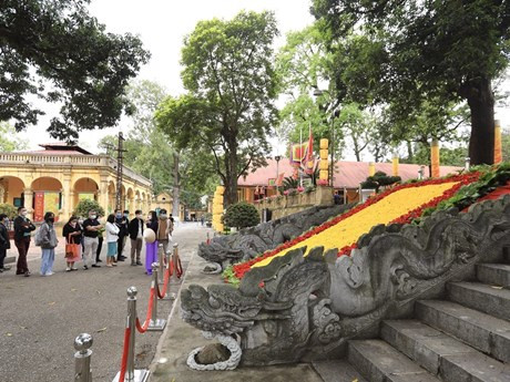 Imponentes esculturas de dragón en Palacio Kinh Thien