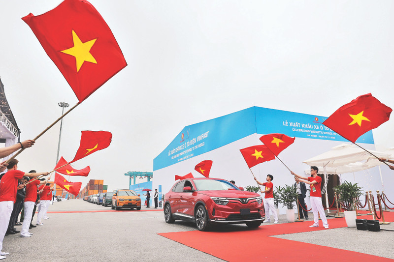La exportación de autos electrónicos de VinFast marca un avance de la industria automotriz de Vietnam. (Fotografía: Phuong Linh)