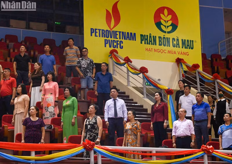 Los delegados asisten a la ceremonia de clausura del Campeonato.
