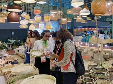 En la Feria Global de Abastecimiento en Vietnam (Foto: VNA)