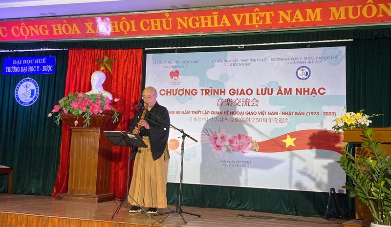 Celebran programa artístico por 50 aniversario de relaciones diplomáticas Vietnam-Japón 