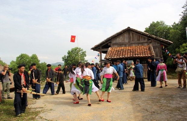 El ancestral culto a la deidad del fuego de la etnia Tay