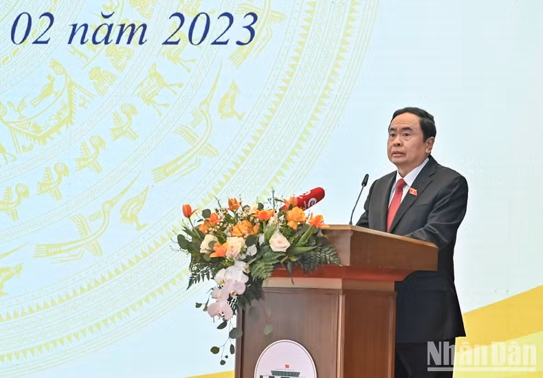 El vicepresidente de la AN, Tran Thanh Man anunció discurso.