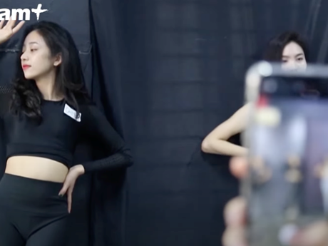 Cursos de poses para lindas fotografías acaparan atención de jóvenes vietnamitas