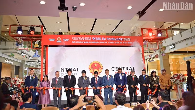 Ceremonia inaugural de la Semana de Productos Vietnamitas en Tailandia. 