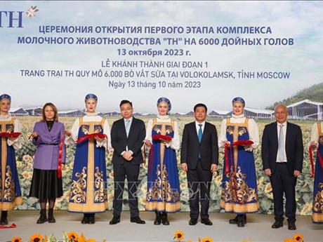 Durante el acto de inauguración de la primera fase de la granja de vacas lecheras del grupo vietnamita de TH (Fuente: VNA)
