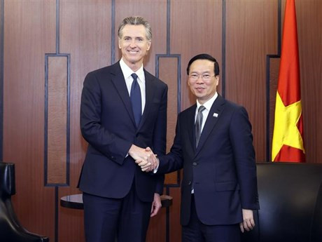 El presidente de Vietnam, Vo Van Thuong, y el gobernador de California, Gavin Newsom (Fuente:VNA)