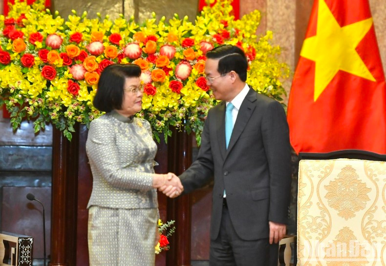 El presidente de Vietnam, Vo Van Thuong, y la presidenta de la Asamblea Nacional de Camboya, Samdech Khuon Sudary.