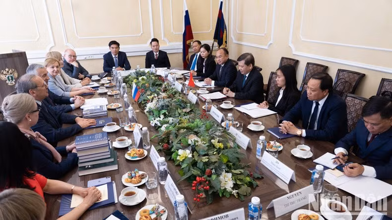 La delegación de la Fiscalía Popular Suprema visita la Universidad de la Fiscalía de la Federación Rusa.