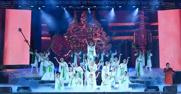 Artes escénicas en el 50 Aniversario de la Convención para la Protección del Patrimonio Mundial Cultural y Natural (Fotografía: VNA)