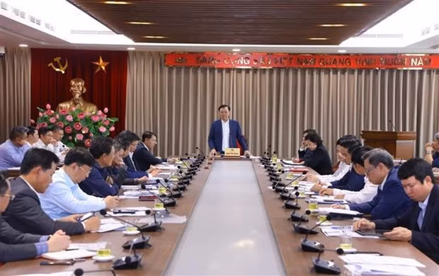 El secretario del Comité del Partido de Hanói, Dinh Tien Dung, interviene en el encuentro de trabajo. (Foto: VNA)