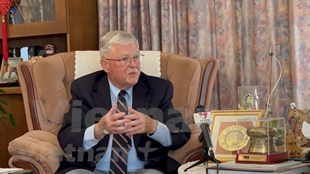 El profesor Carl Thayer de la Academia de Defensa de Australia, Universidad de Nueva Gales del Sur en la entrevista (Foto: VNA)