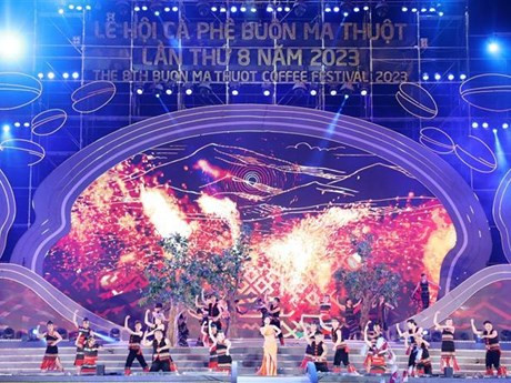 Escena artística en la feria (Foto: VNA)