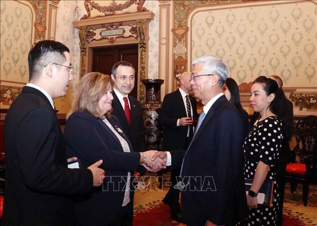 Ciudad Ho Chi Minh promueve cooperación agrícola y rural con provincia canadiense