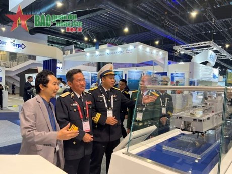 El contralmirante Nguyen Dinh Hung, subcomandante de la Armada Popular de Vietnam, en el evento (Fuente:qdnd.vn)