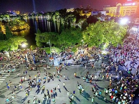 Espacio peatonal del lago Hoan Kiem (Fotografía: VNA)