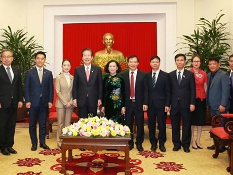 Truong Thi Mai, miembro permanente del Secretariado del Comité Central del Partido Comunista de Vietnam y la delegación del Partido japonés Komeito (Fuente: VNA)