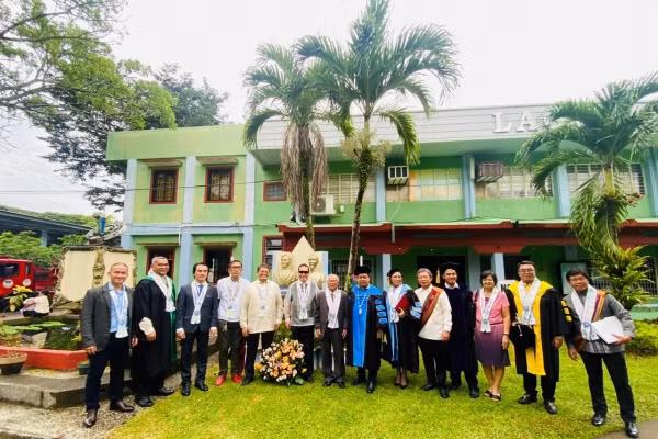 Una delegación de la Asociación de Amistad Vietnam-Filipinas visita la Universidad Politécnica Laguna. 