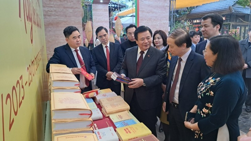 El director de la Academia Nacional de Política Ho Chi Minh, Nguyen Xuan Thang en el evento. 