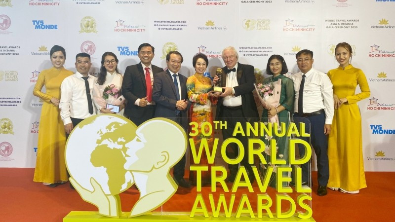 Representantes de la provincia de Ha Giang reciben el premio. 