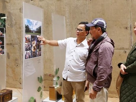 En la exposición fotográfica (Foto: VNA)