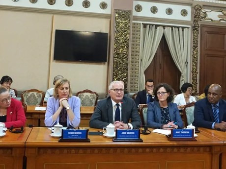 John Neuffer, presidente y director ejecutivo de la Asociación de la Industria de Semiconductores de Estados Unidos (SIA), en la reunión. (Fuente: VNA)