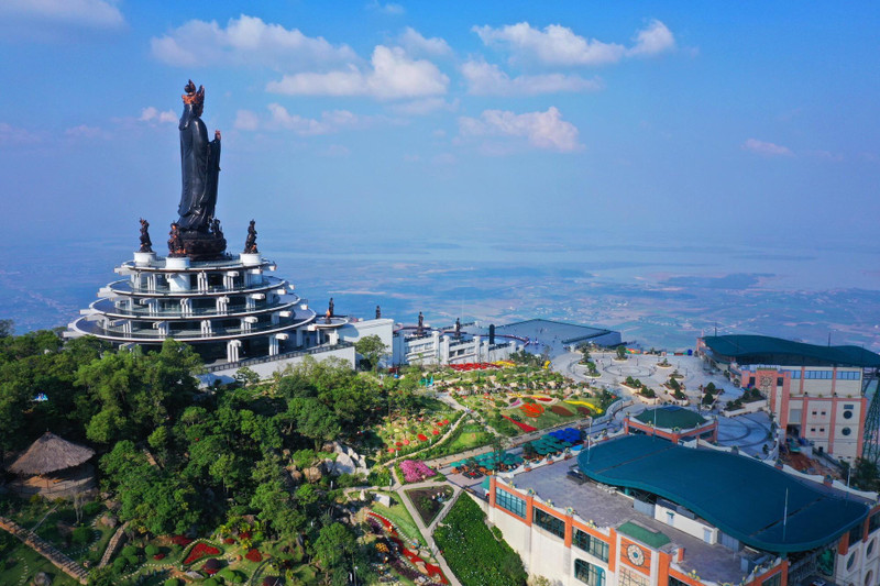 El complejo turístico de la montaña Ba Den.