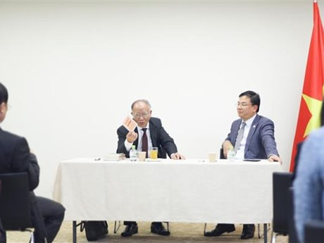El profesor Hoang Chi Bao, experto de alto nivel y exmiembro del Consejo Teórico Central, en el evento (Fuente:VNA)