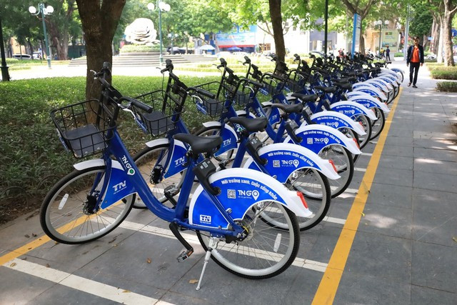 Servicio de bicicletas públicas en Hanói entra en operación.