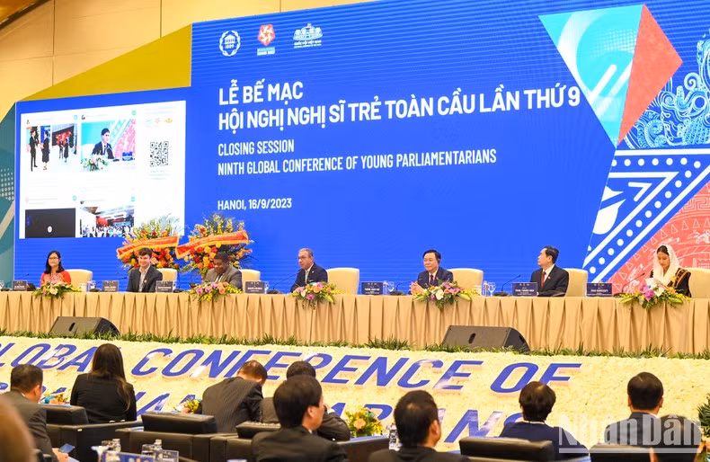 Asisten al evento el máximo legislador vietnamita, Vuong Dinh Hue; el subtitular Tran Thanh Man; el presidente y el secretario general de la Unión Interparlamentaria, Duarte Pacheco y Martin Chungong, respectivamente y el titular del Foro de Jóvenes Parlamentarios, Dan Carden y los delegados.